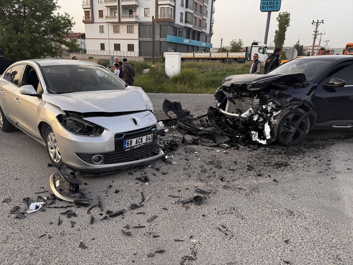 Aksaray'da Zincirleme Kazada 4 Yaralı
