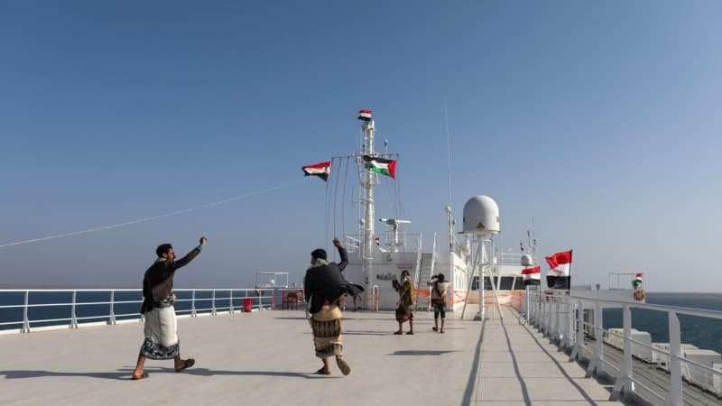 “Husiler'in kontrolündeki Yemen'den düzenlenen saldırıda iki gemi vuruldu”