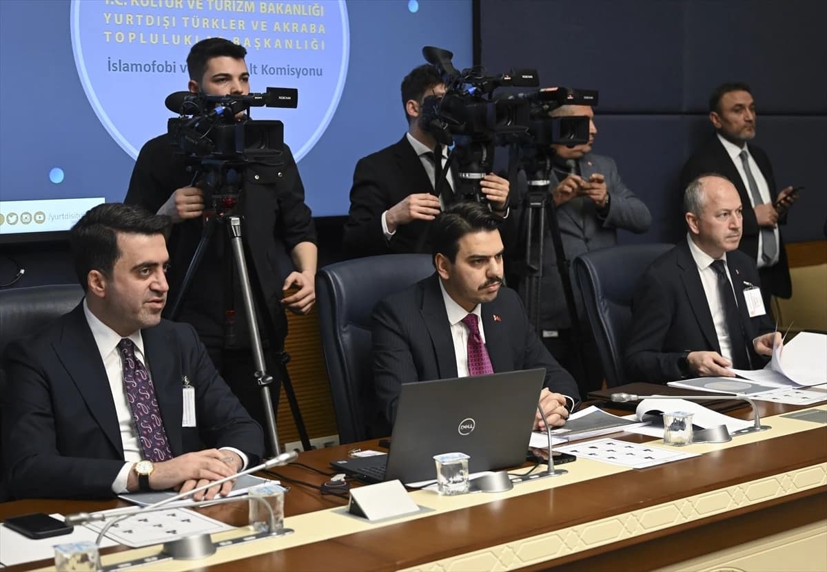 Yurt Dışında Yaşayan Türklere Yönelik Saldırılar Konuşuldu