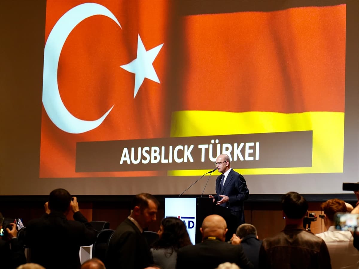 Bakan Şimşek, Almanya'da Türkiye ekonomisini değerlendirdi