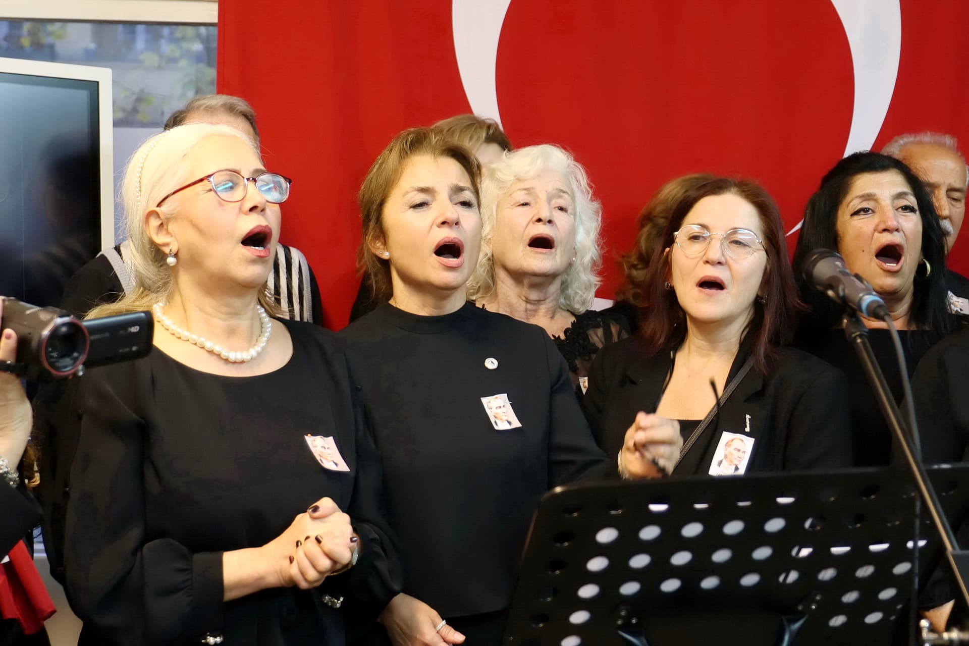 Eskidostlar Korosu’ndan 10 Kasım Atatürk’ü Anma Konseri