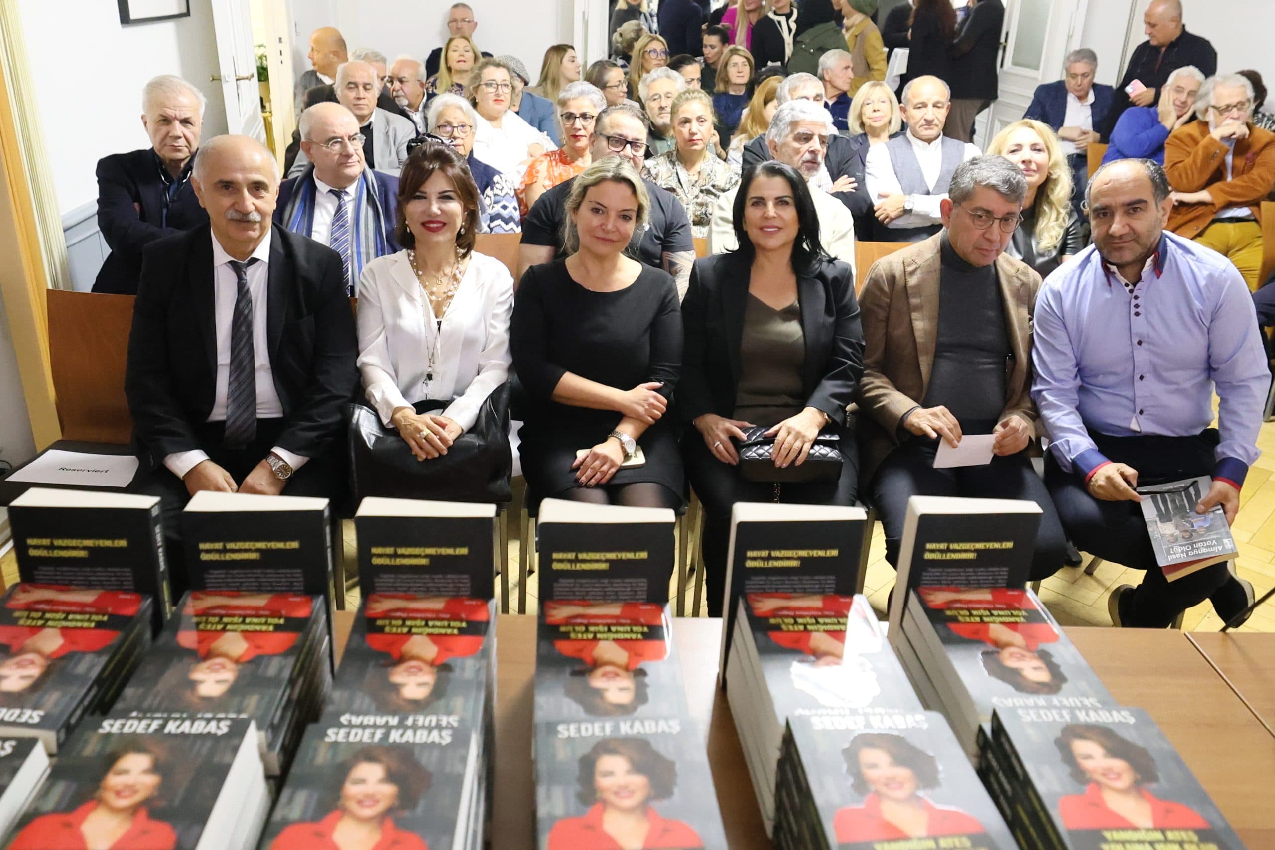 Gazeteci Yazar Sedef Kabaş’a Berlin`de Büyük İlgi