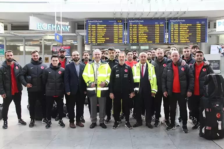 Nürnberg’de dostluk kazansın