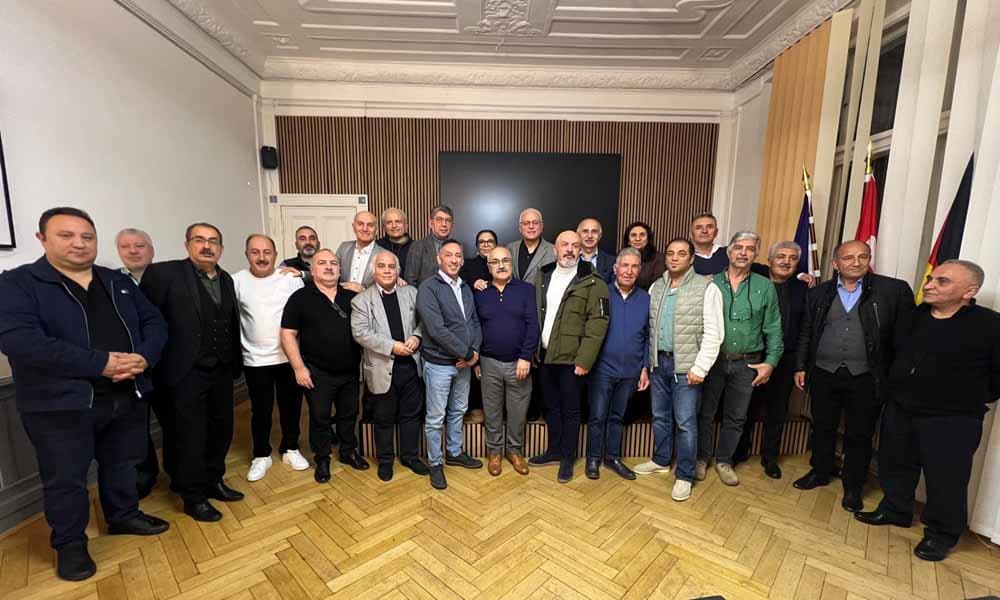 Merdan Yanardağ Berlin'de Türk İş İnsanlarıyla Buluştu