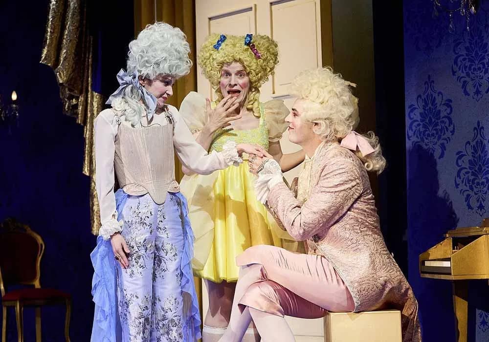 Molière’in “Cimri” Oyunu Hamburg’da Büyük İlgi Gördü