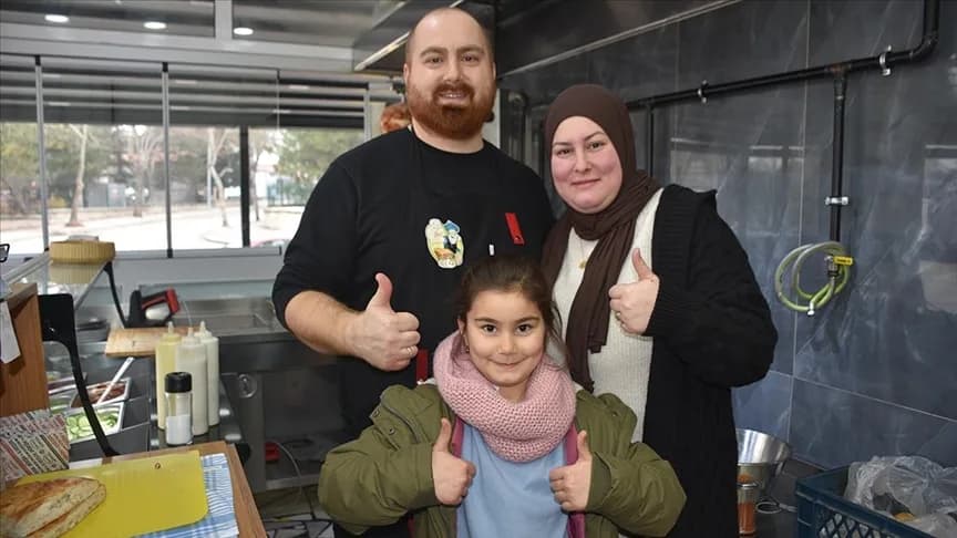 Gurbetçi çift, Afyonkarahisar’da komşu esnaf oldu
