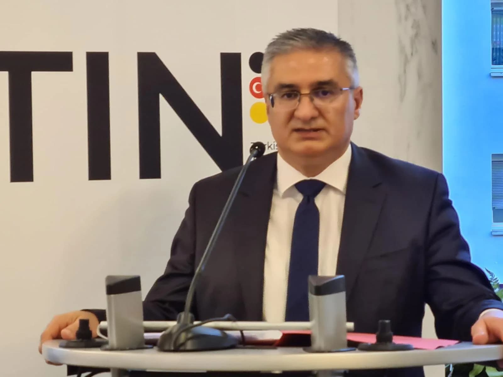 Akpınar: Almanya`da Demokrasi kritik bir eşikte