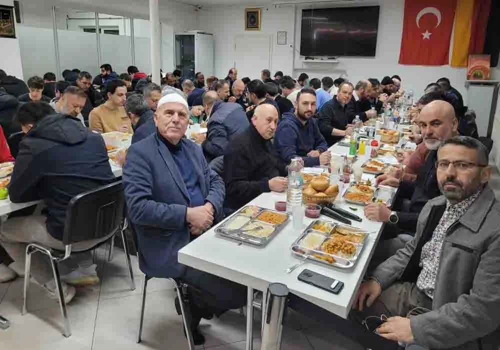 Landshut`da Birlik ve Dayanışma İçinde İftar Programı Düzenlendi