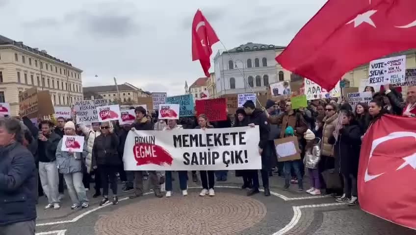 Münih’te, Türkiye’de tutuklanan öğrencilere destek eylemi