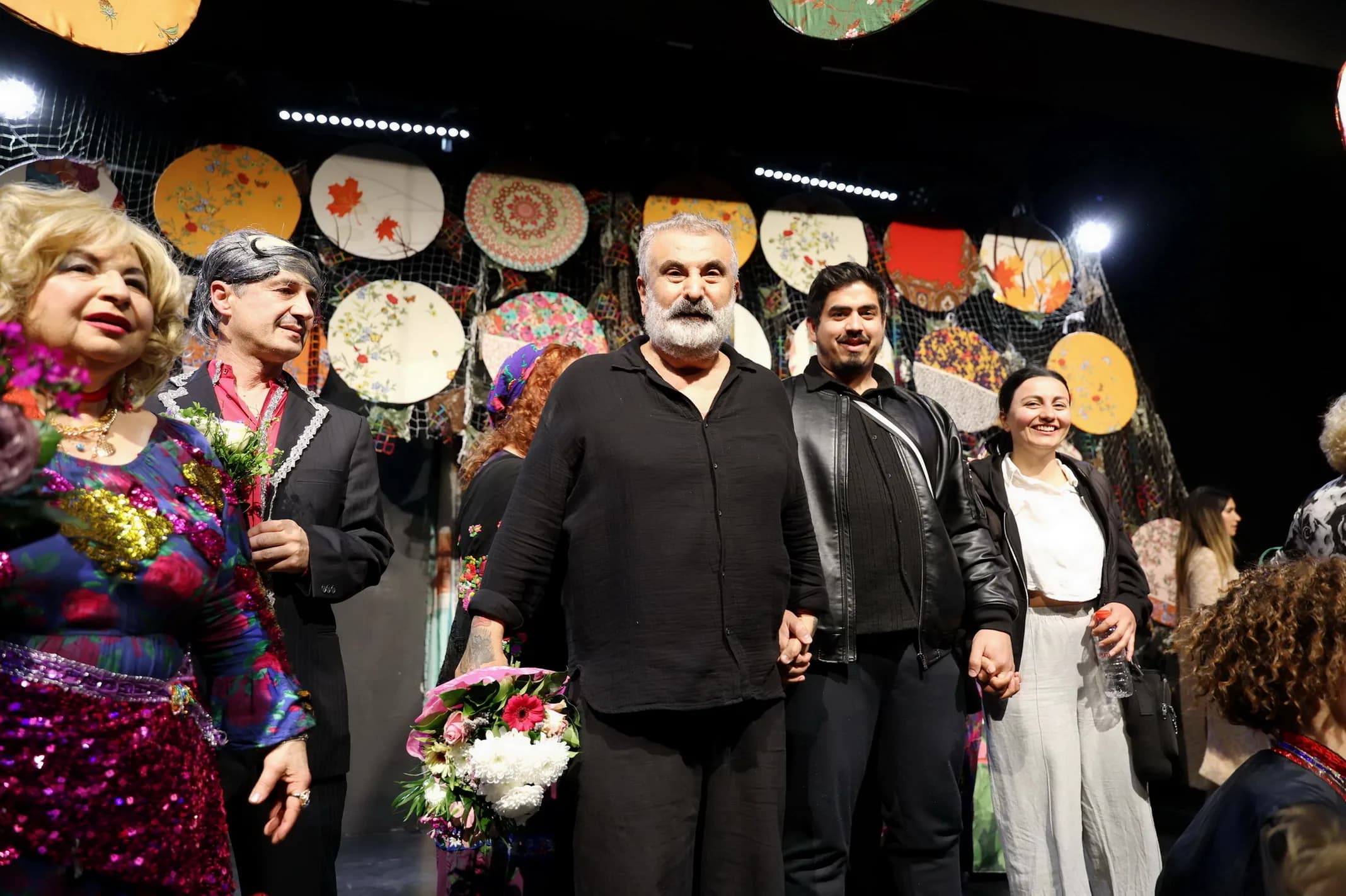 Yılmaz Arıkan’dan Yeni Müzikal Komedi: “KARAM – Kral Çingene” Berlin’de Prömiyer Yaptı