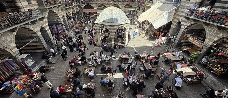 Diyarbakır’da turizmciler ve esnaf çifte bayram yaptı