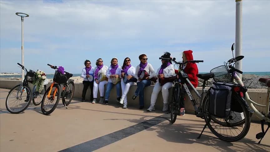 Pedal ile beden, enstrüman ile ruh sağlıklarını koruyorlar