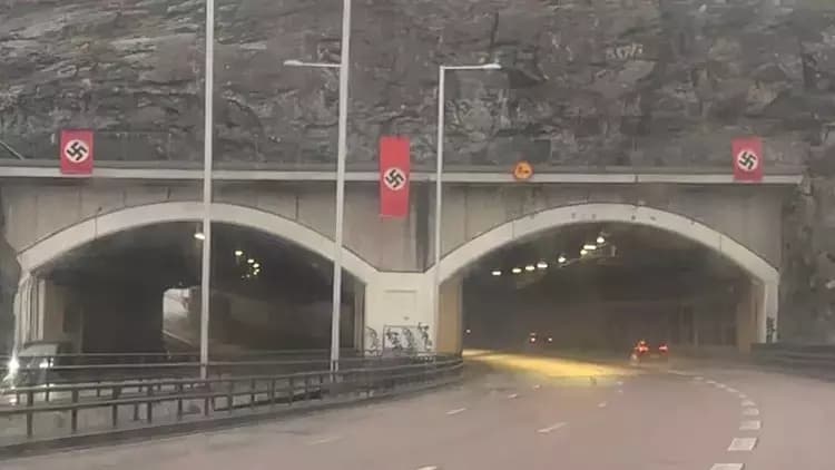 Hitler’in doğum gününde nazi bayrağı astılar!