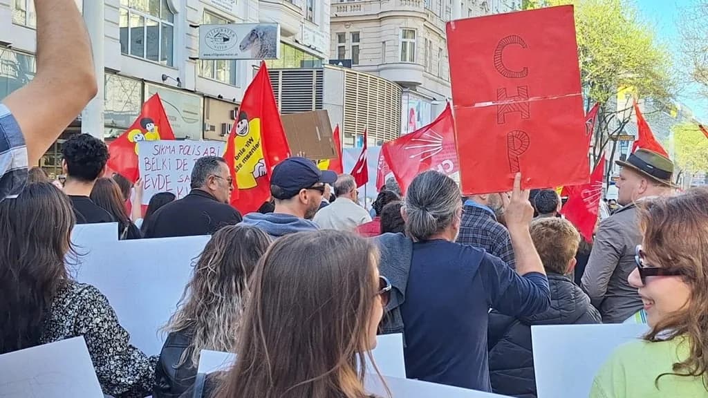 Viyana’da “Her yer Taksim her yer direniş” sloganları