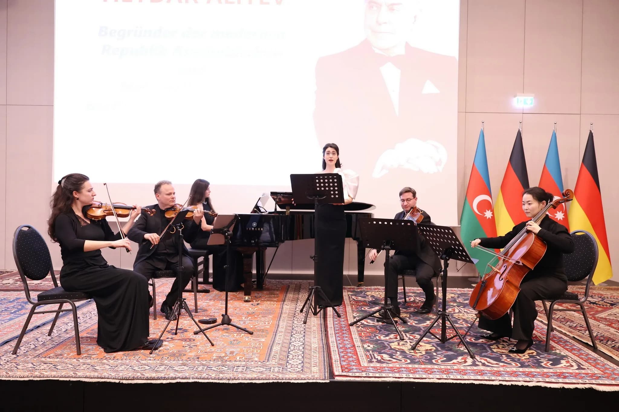 Berlin’de Haydar Aliyev’in 102. Doğum Günü Anısına Anlamlı Kutlama