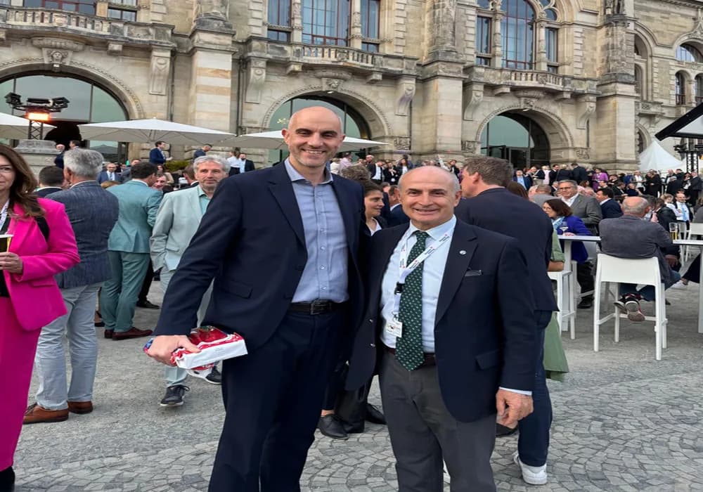 İmamoğlu’na Uluslararası Dayanışma: Hannover’de Alkışlarla Anıldı