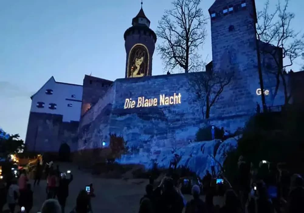 Nürnberg maviye boyanacak