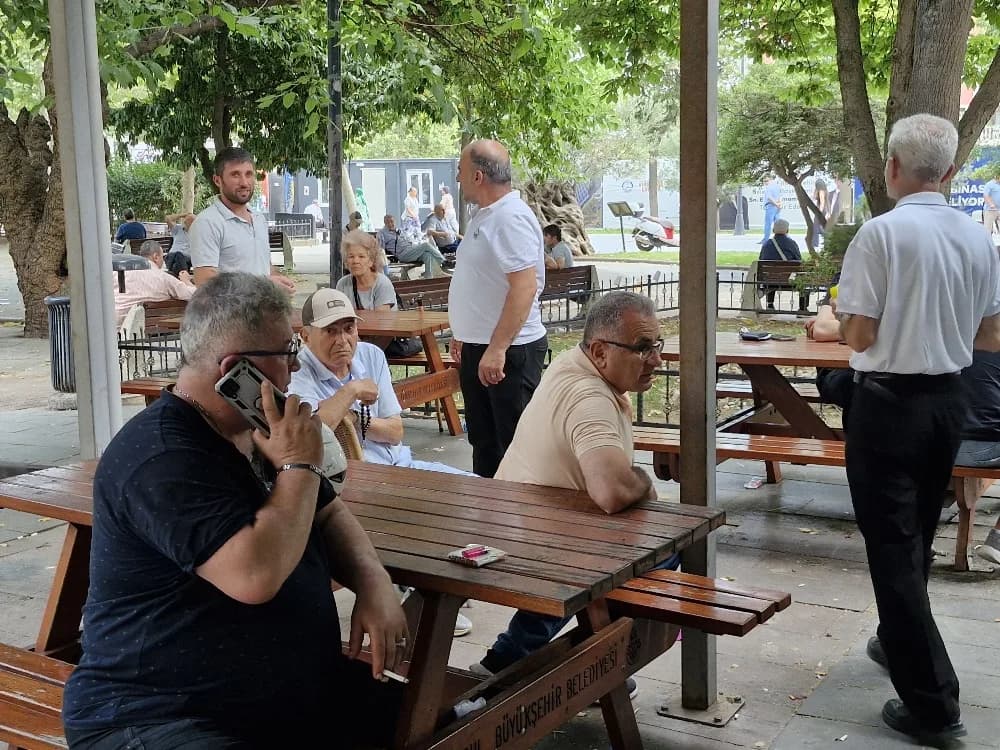 Emekliler 2 TL’lik Çaya Umut Bağladı