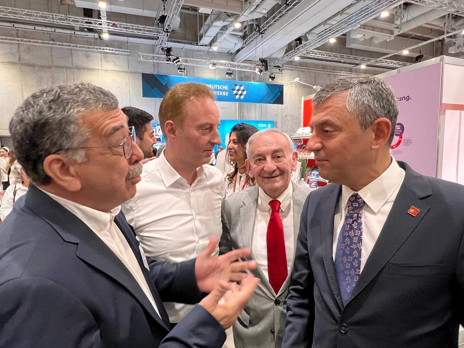 HDF’den Sert Tepki: “CHP’ye Atanmış Sözde Genel Başkan ve Yönetimini Tanımıyoruz”