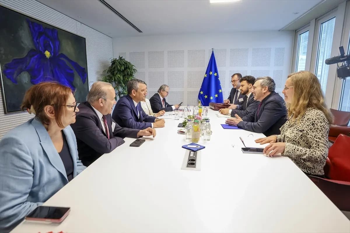 Özgür Özel Brüksel’de Temaslarda Bulundu