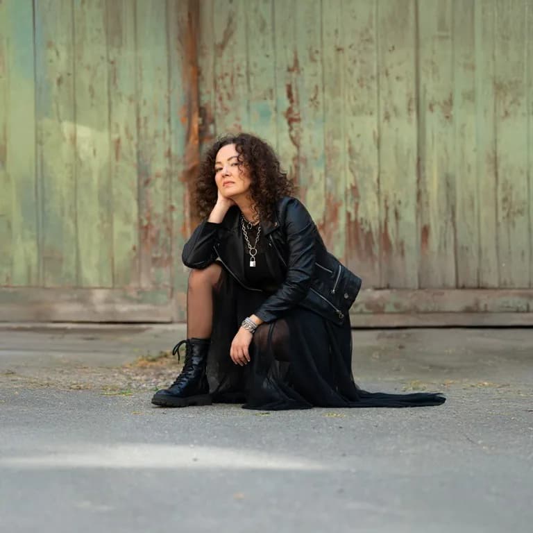Derya Yıl’dan yeni single:  “Öyleyse Bakma”