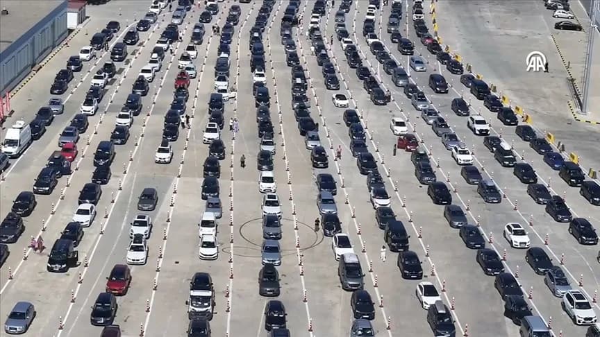 Kapıkule’de tek günde 62 bin 263 yolcu girişiyle rekor kırıldı