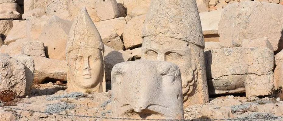 Nemrut Dağı’na Ziyaretçi İlgisi Artıyor