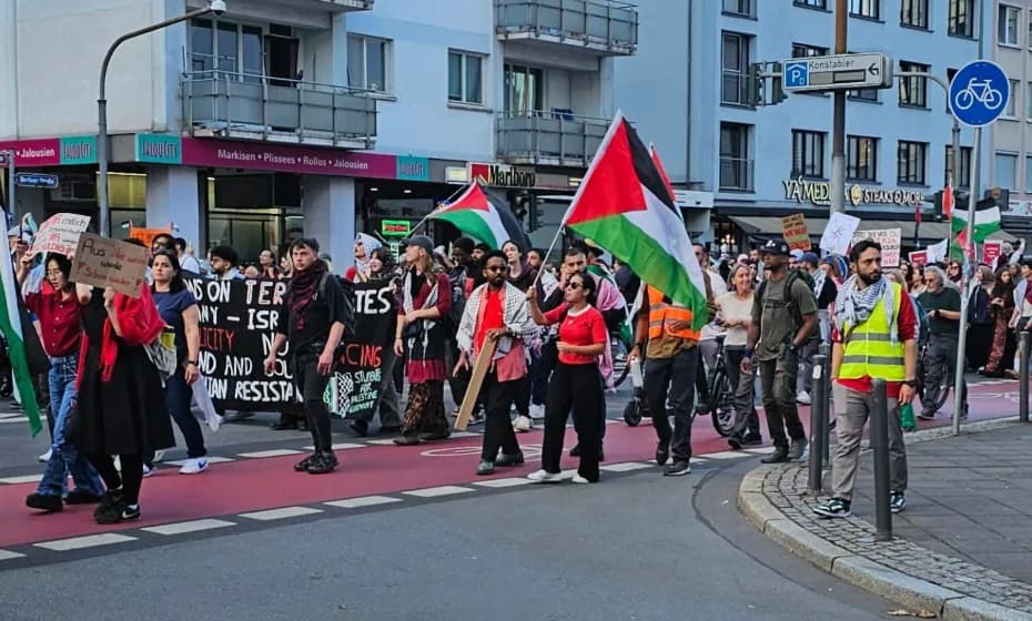 Frankfurt’ta Filistin İçin 11 Bin Kişilik Protesto