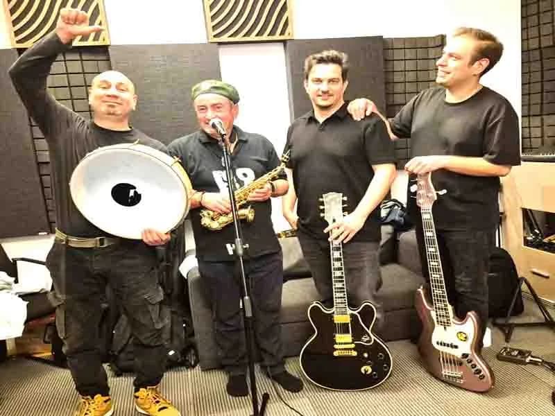 Konser Öncesi Provalarda Enerji Dolu Hazırlık Yapıyorlar