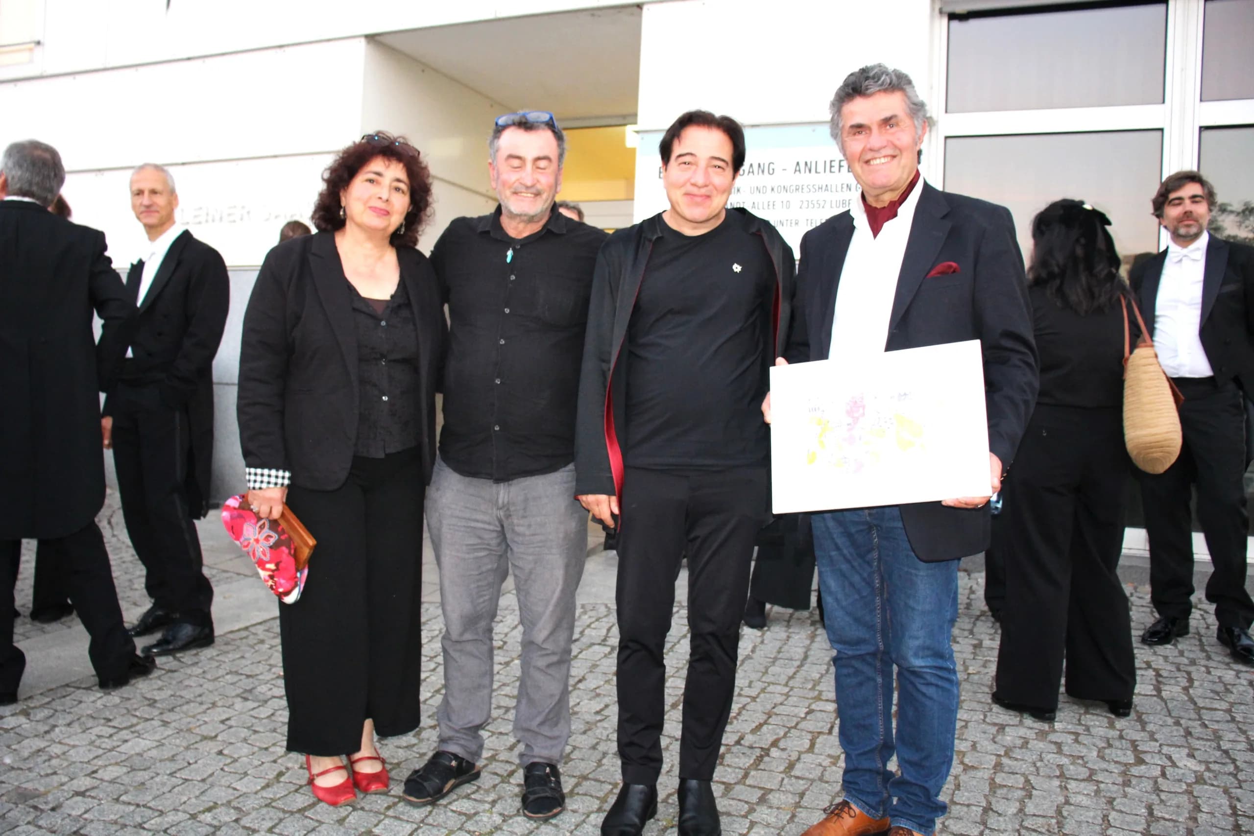 Ebru Sanatçısı Orhan İşözen’den Fazıl Say’a Anlamlı Hediye