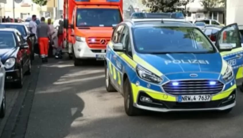 Essen’de Meslek Okulunda Bıçaklı Saldırı: Öğretmen Yaralandı, Öğrenci Yakalandı