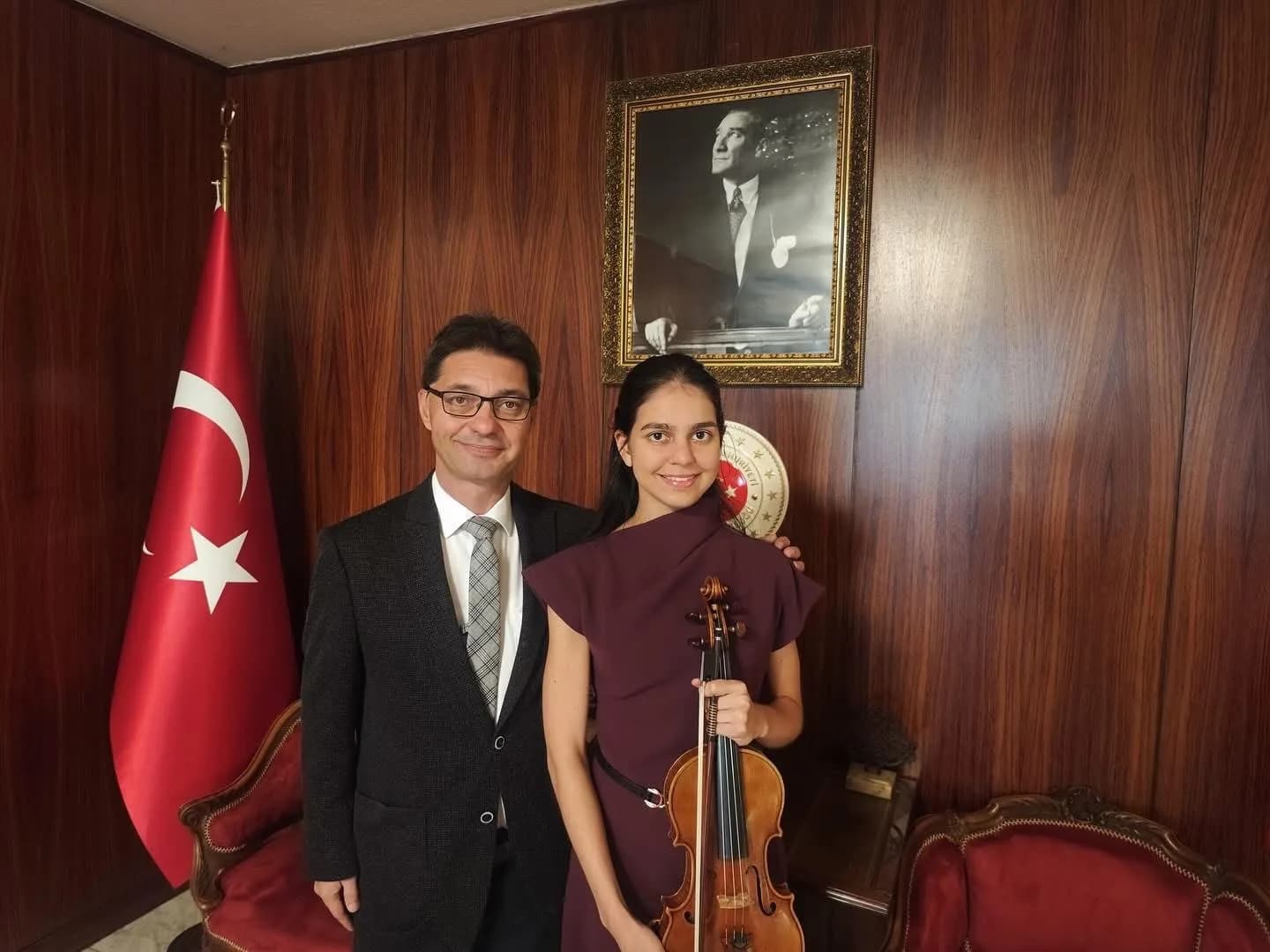 Genç Keman Sanatçısı Naz İrem Türkmen’den Münih Başkonsolosluğuna Ziyaret
