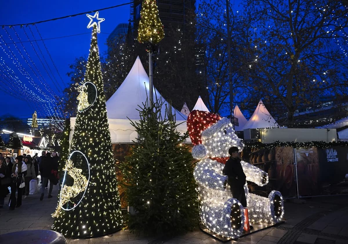 Berlin’de geleneksel Noel pazarı kuruldu