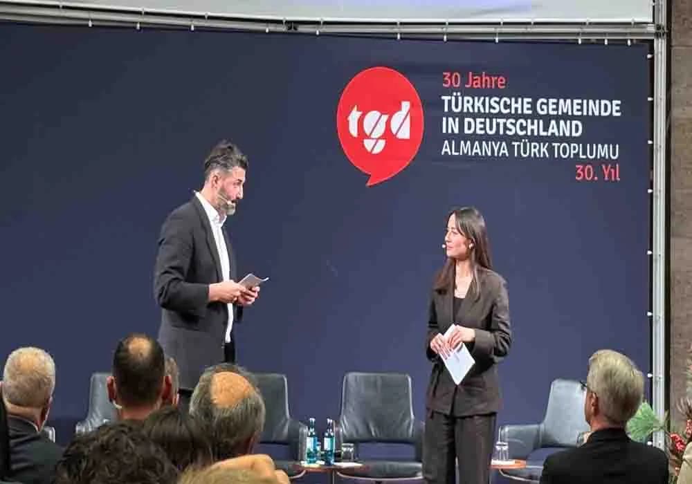 Almanya Türk Toplumu Berlin’de 30. Yıl Coşkusunu Kutladı