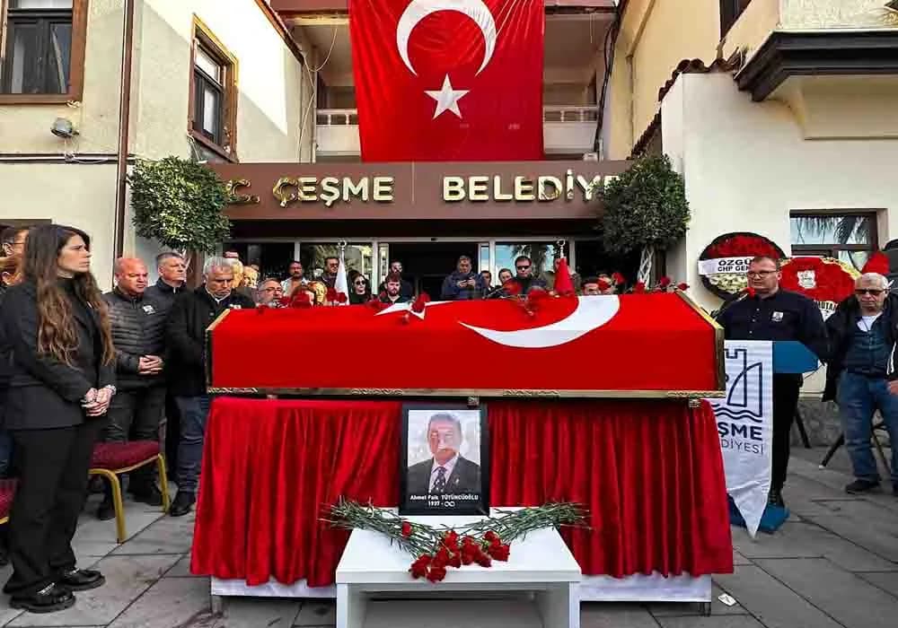 Çeşme’yi 20 Yıl Yöneten Başkan Ahmet Faik Tütüncüoğlu Son Yolculuğuna Uğurlandı