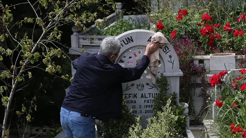 En pahalı mezar yeri ücreti 334 bin 896 lira olarak belirlendi