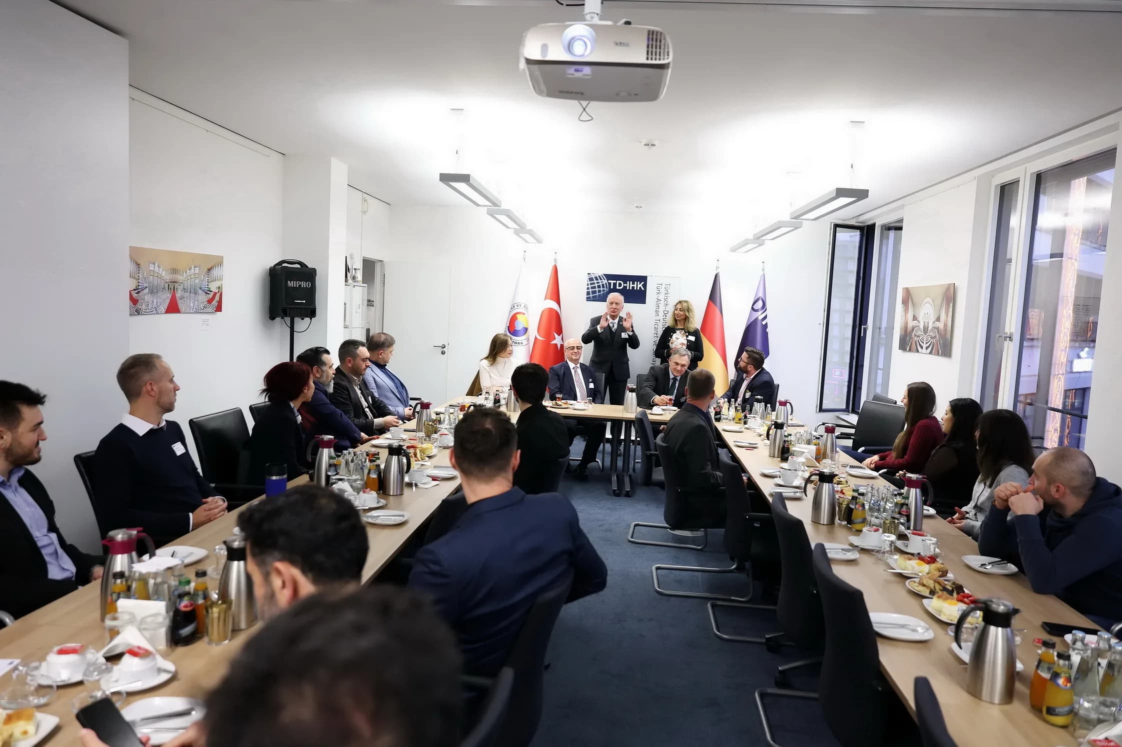 TD-IHK Berlin’de ‘Türkiye’ye Personel Görevlendirmeleri’ Masaya Yatırıldı