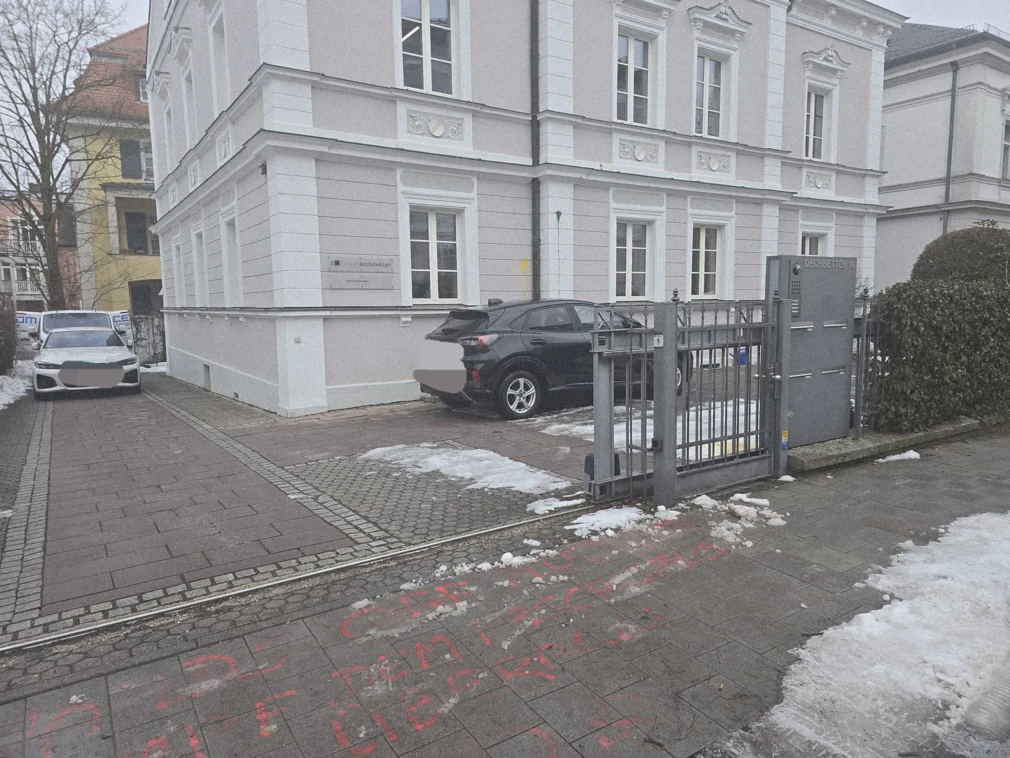 Regensburg Fahri Türk Konsolosluğuna Boyalı Saldırı