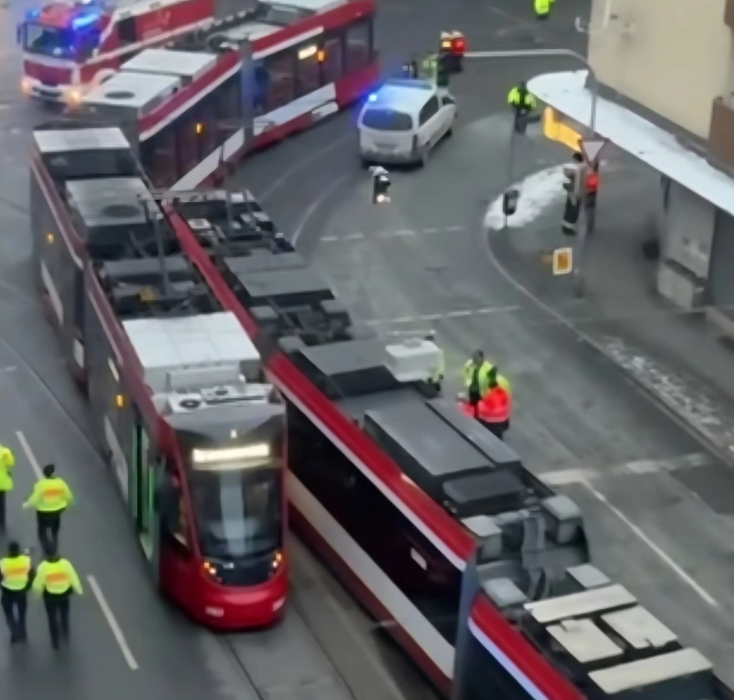 Nürnberg’de Tramvay Kazası: Kafa Kafaya Çarpışma Sonrası 3 Yaralı
