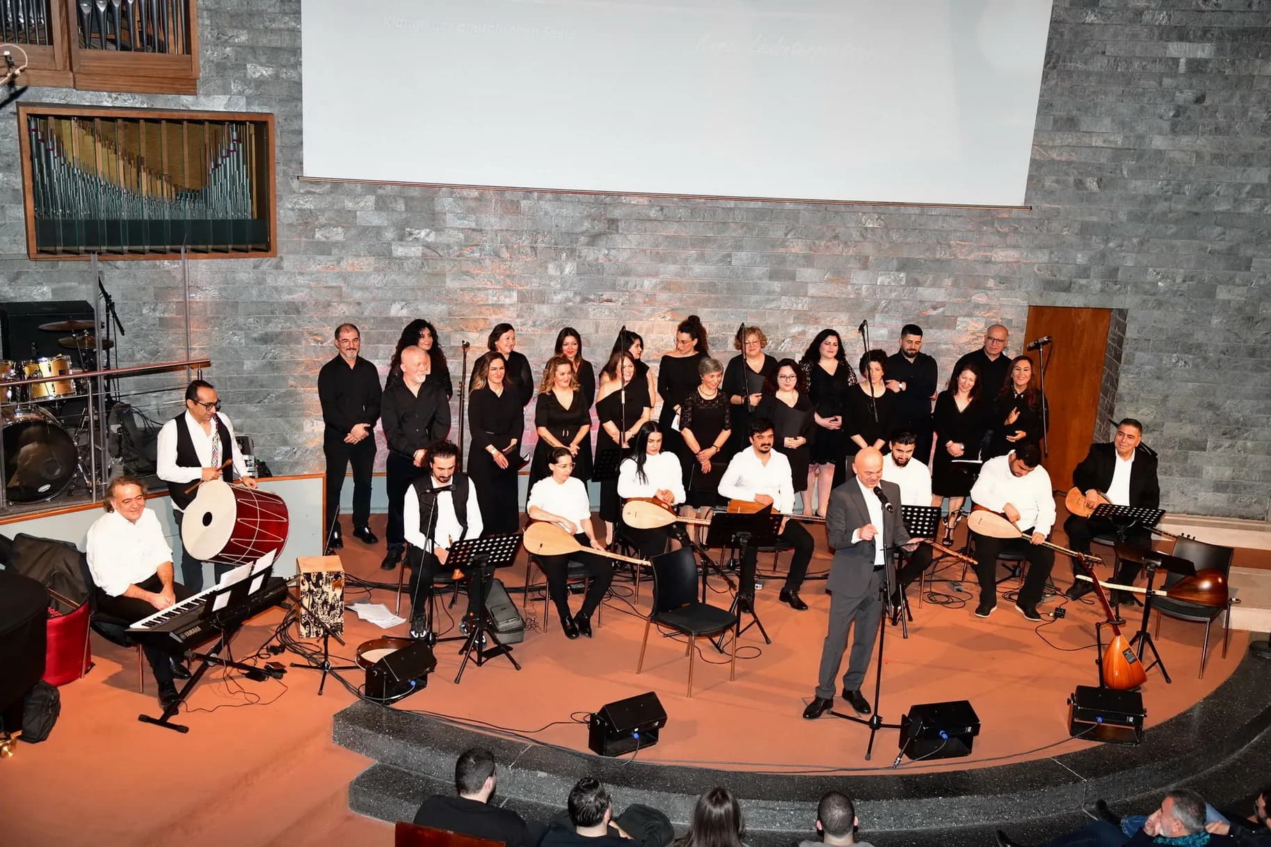 Berlin’de Cem Çelebi ve Korosundan Unutulmaz Konser