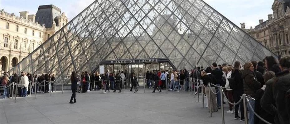 Louvre Müzesi’nde bilet dolandırıcılığı ağına operasyon