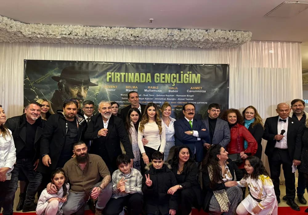 “Fırtınada Gençliğim” Görkemli Gala ile İzleyiciyle Buluştu