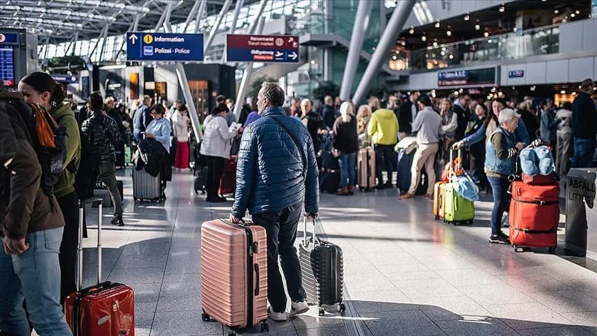 Lufthansa grevi nedeniyle 800 uçuşu iptal oldu, 100 bin yolcu mağdur edildi