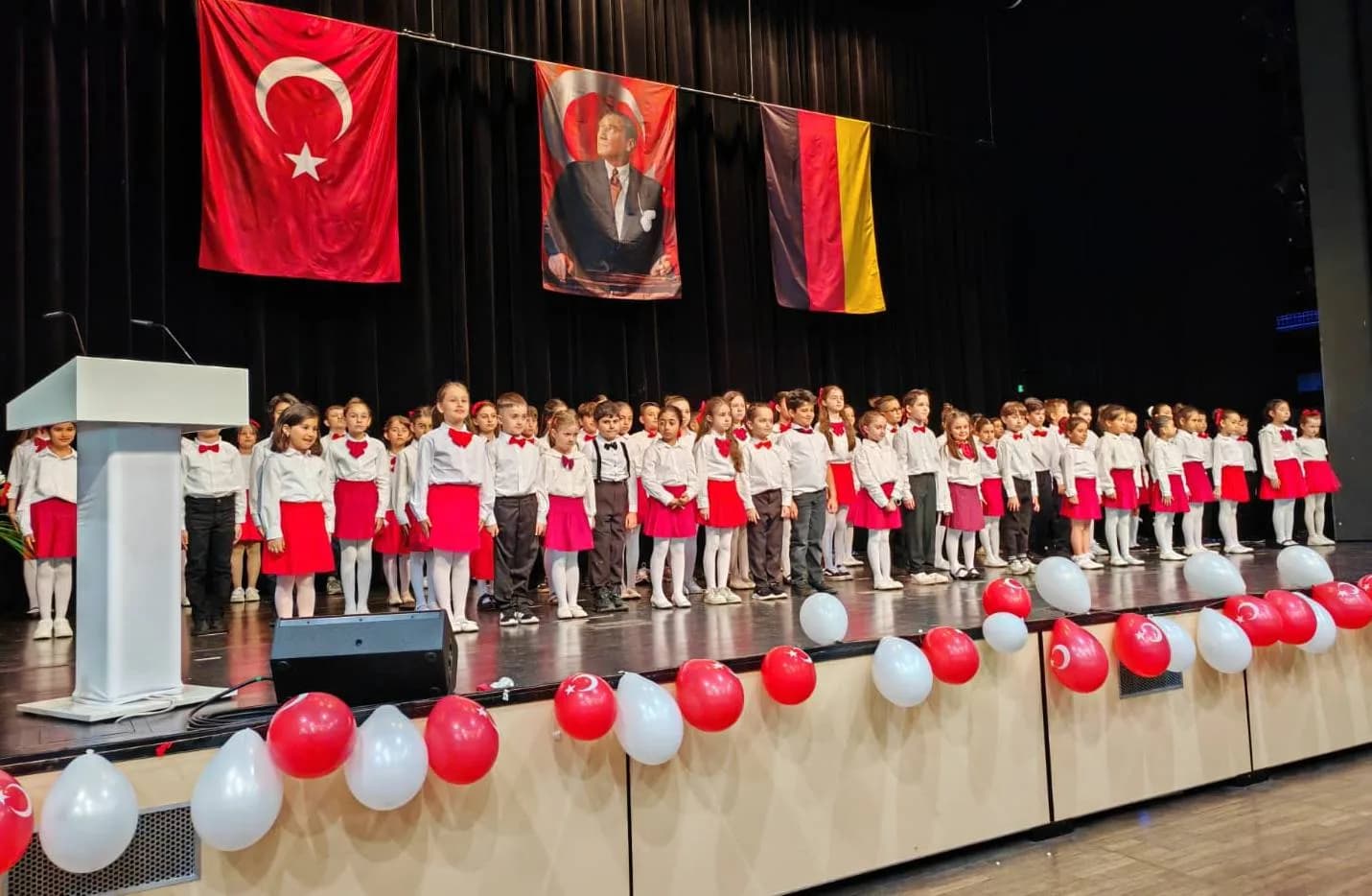 Gurbetçi Çocuklar 23 Nisan’ı Fürth’te Renkli Gösterilerle Kutladı