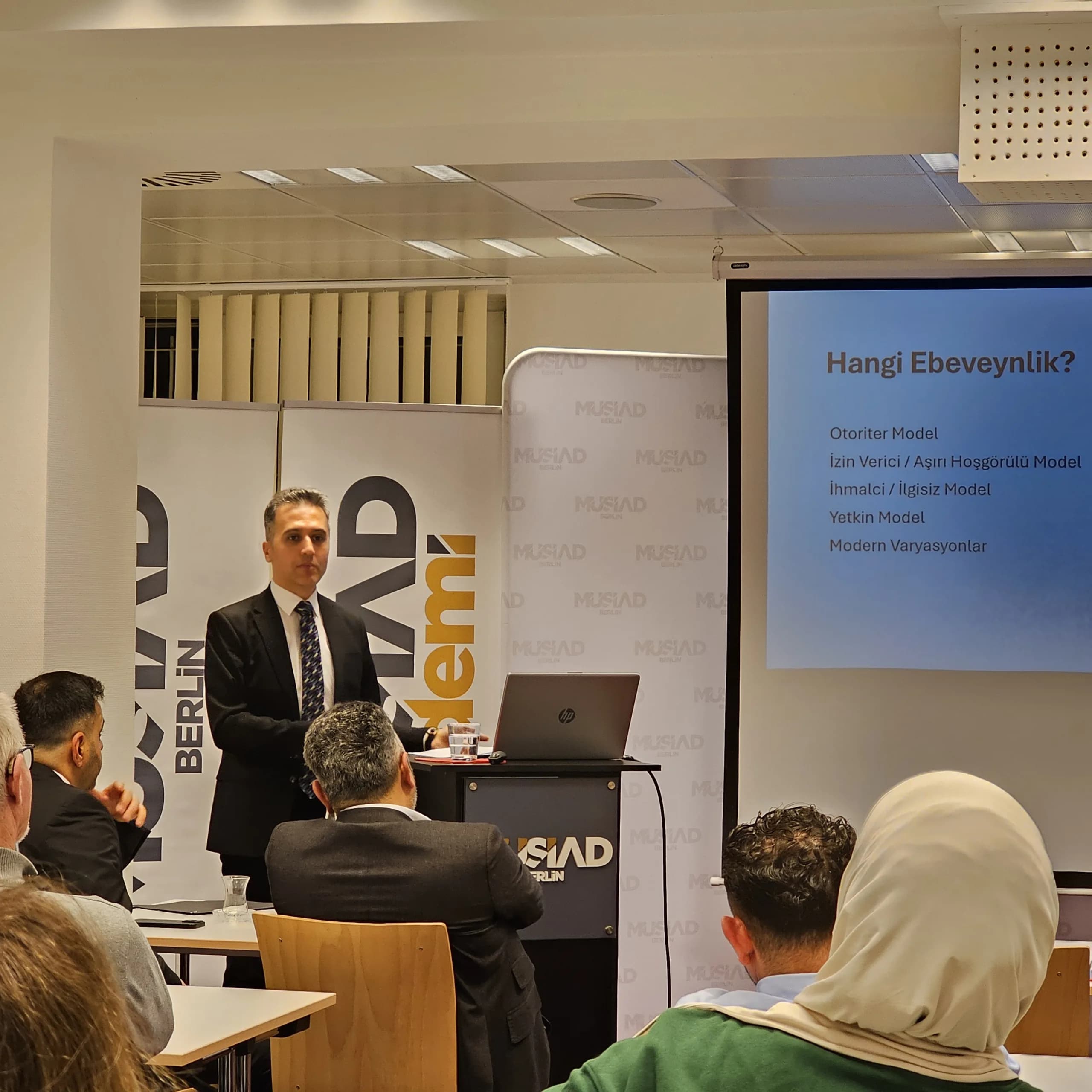 Berlin’de “Rehber Ebeveynlik” Konferansına Yoğun İlgi