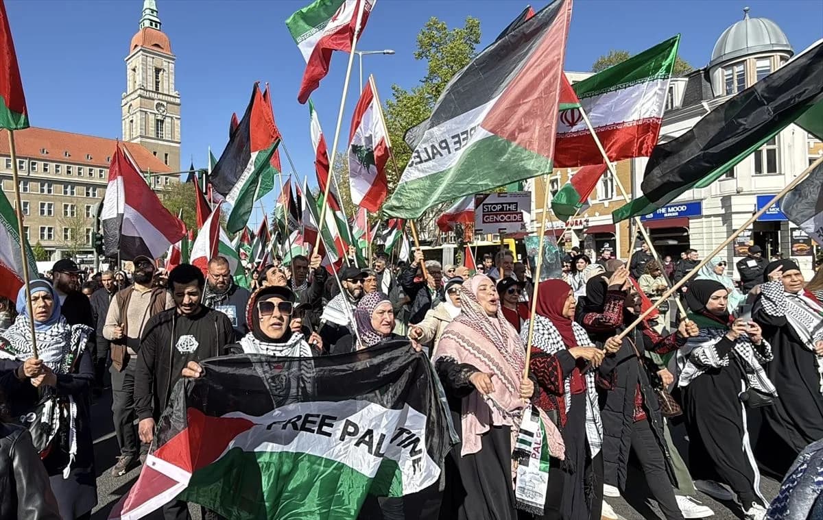 Berlin’de Filistin’e Destek Gösterisi: Binlerce Kişi Yürüdü