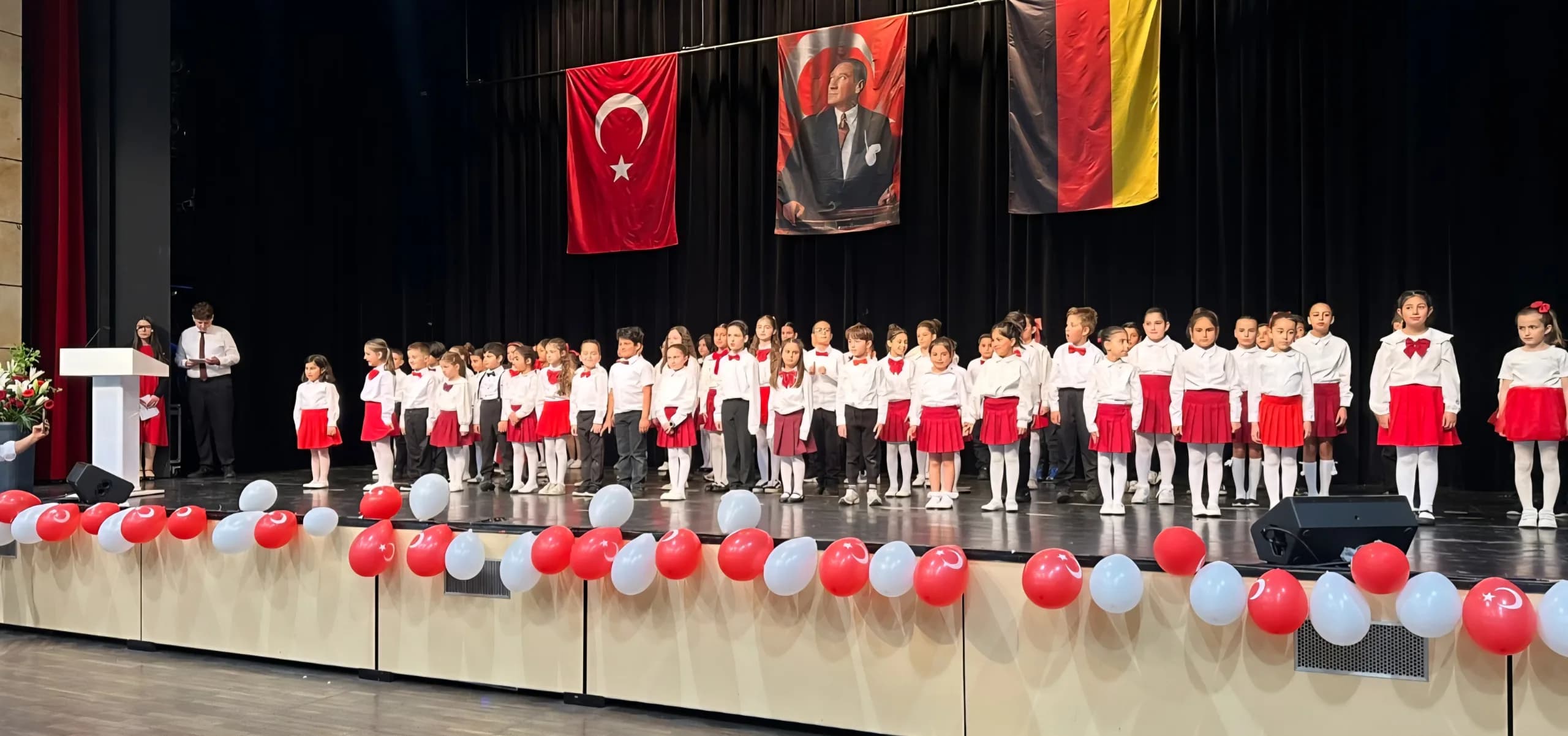 Fürth’te 23 Nisan Coşkusu Stadthalle’yi Doldurdu
