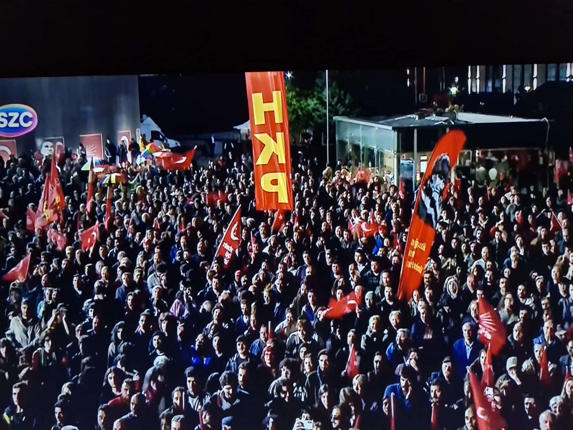 CHP Genel Merkezi’nde Gergin Gece