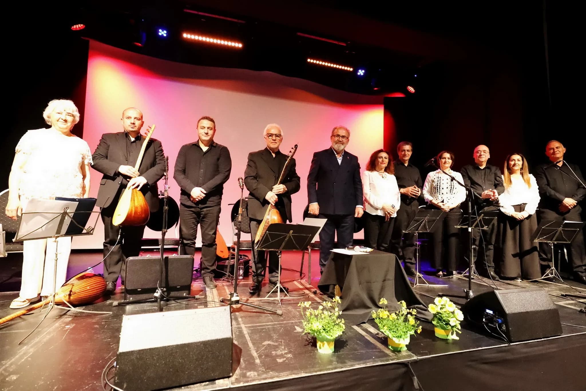Berlin’de Sanat Dolu Gece: “Niye İncittiler” Türkülerle Yankılandı