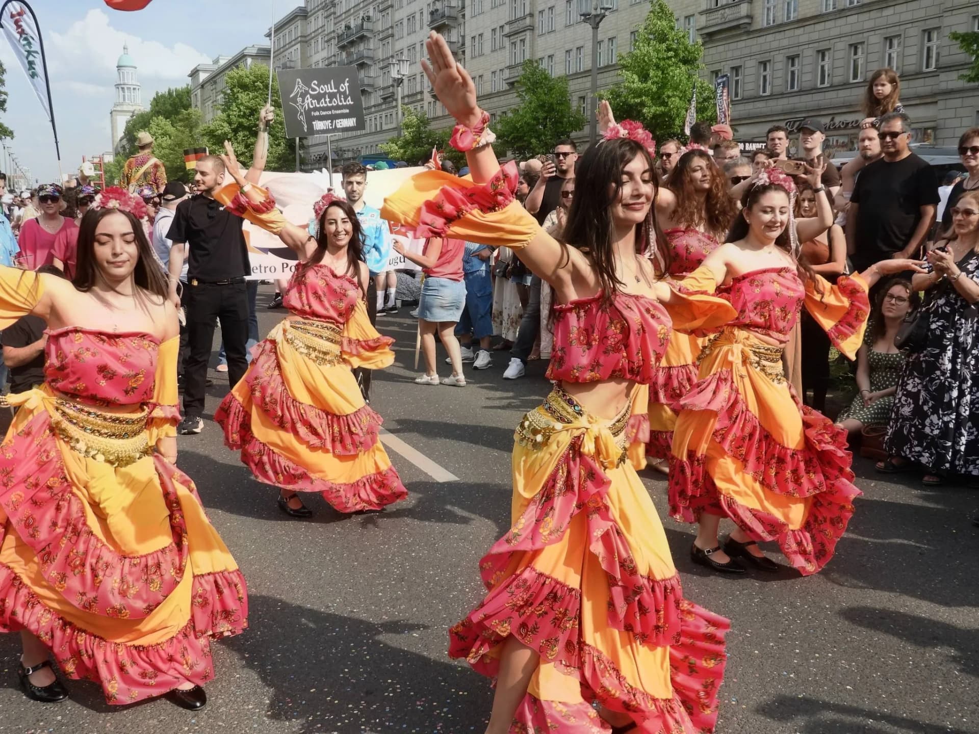 Berlin’de Kültürler Karnavalı’na Yoğun İlgi